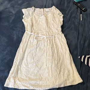 Motherhood Cream Lace Formal Dress